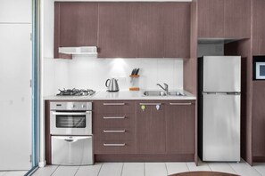 Căn hộ | Bếp riêng | Dụng cụ nấu nướng/bát dĩa/dao nĩa