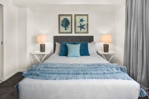 Apartment | 2 bedrooms, iron/ironing board, bed sheets - 2-bed Near Brisbane CBD With Pool, Sauna & BBQ (Brisbane)