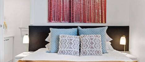 1 غرفة نوم ومكواة/لوح كي وملاءات أسرّة