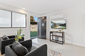 Apartment | Living room - Cozy 1-bed Studio Near Cafes and Shops (Melbourne)