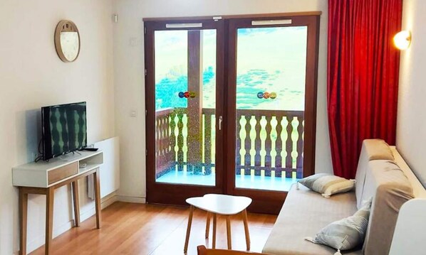 Living area - APT No. 116 - Ground Floor - Gavarnie Building (Bagnères-de-Bigorre)
