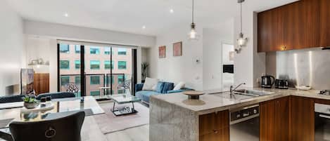 Apartemen | Dapur pribadi | Lemari es, microwave, oven, dan kompor