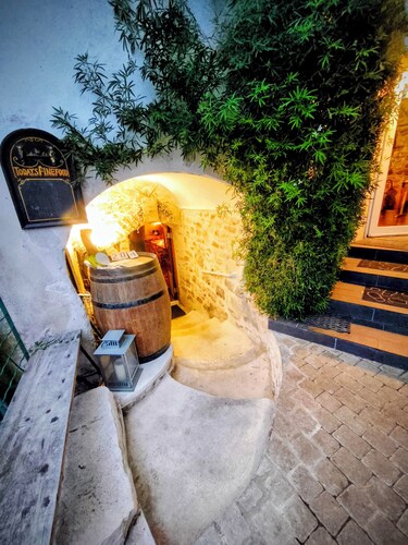 Gîte CÔTE 204, ideal for your stay with catering available at La Cave 204