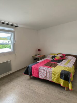 2 bedrooms, WiFi, bed sheets