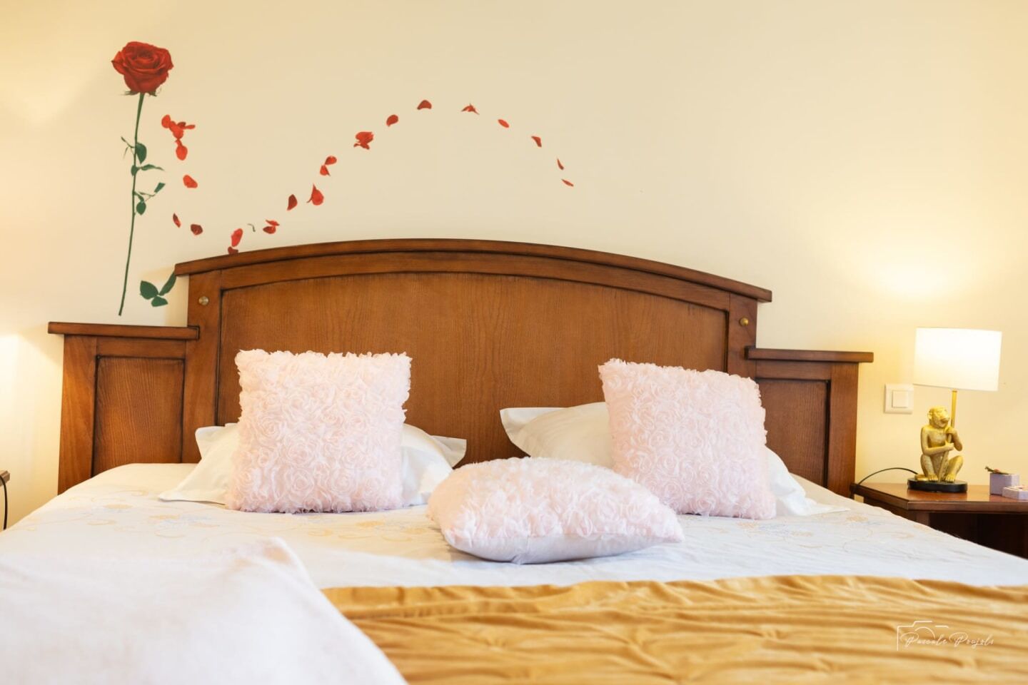 Deluxe Room, Mountain View | Iron/ironing board, free WiFi