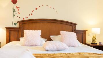 Deluxe kamer, uitzicht op bergen | Een strijkplank/strijkijzer, gratis wifi