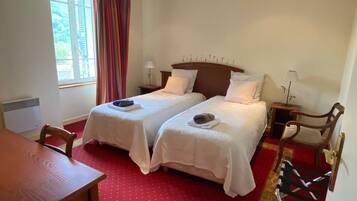 Klassieke kamer, uitzicht op bergen | Een strijkplank/strijkijzer, gratis wifi