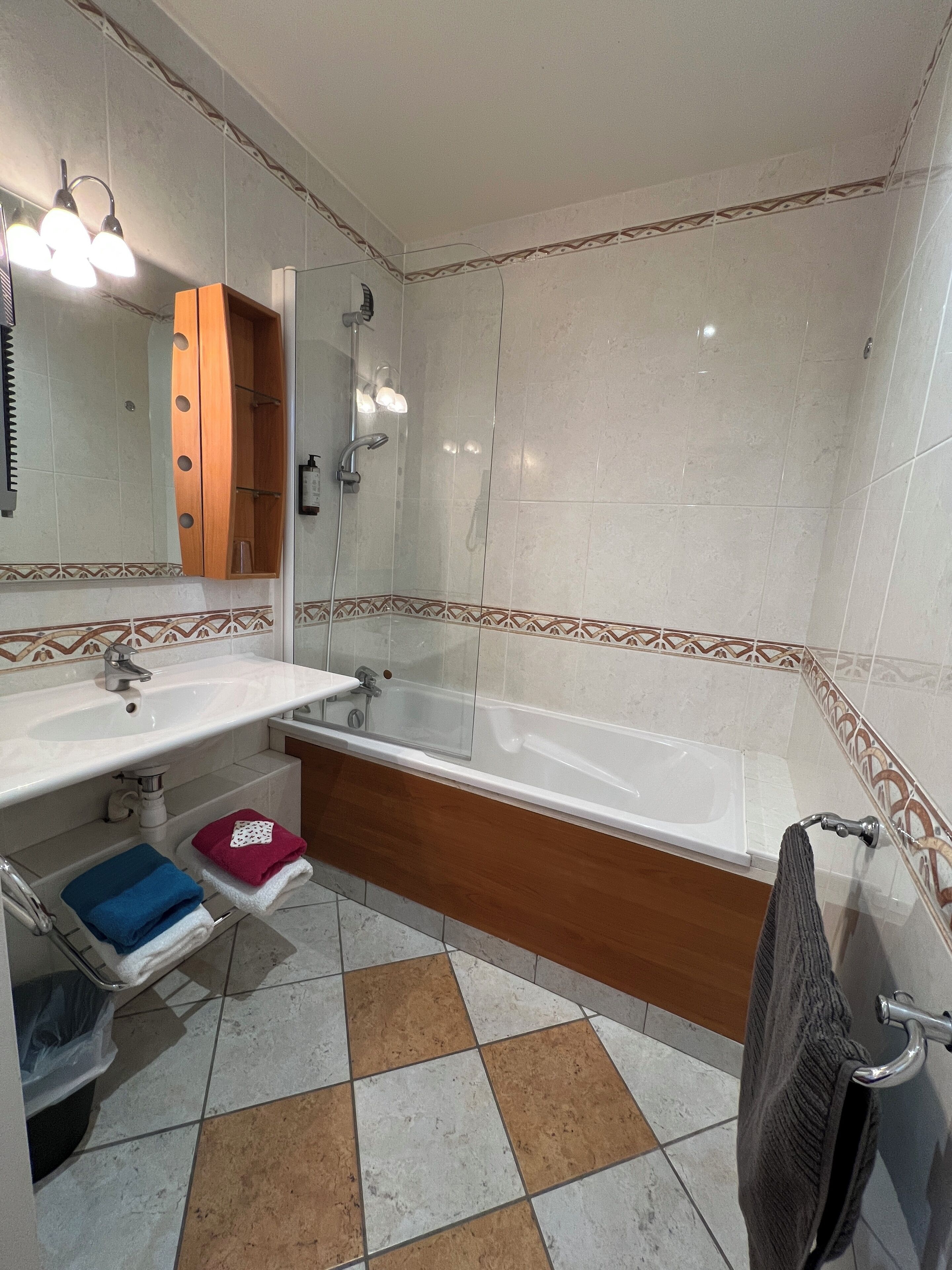 Comfort Room, Mountain View | Iron/ironing board, free WiFi