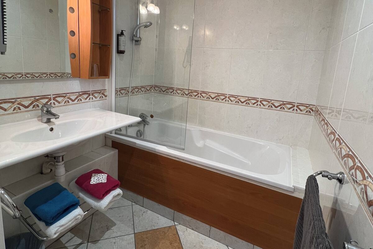 Comfort Room, Mountain View | Iron/ironing board, WiFi (free)
