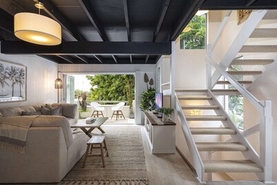 Beachside 2-bed House With Pool, Courtyard & BBQ