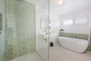 Apartamento | Banheiro | Toalhas de banho, sabonete, papel higiênico 