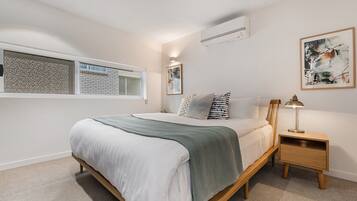 Apartment | 4 bedrooms, laptop workspace, iron/ironing board, bed sheets