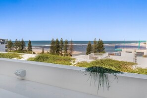 Balcony - Luxury 5-floor Unit With Ocean Views Near Beach (Sunshine Coast)