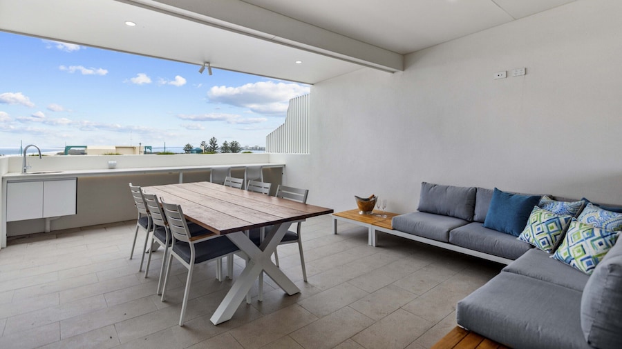 Luxury 5-floor Unit With Ocean Views Near Beach