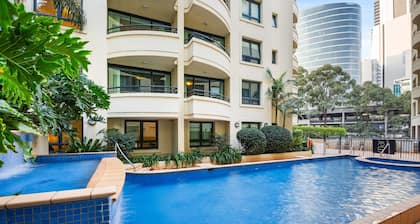 Contemporary 1-bed First Floor Unit With Pool