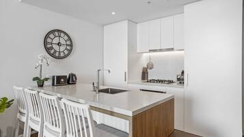 Apartment | Private kitchen | Cookware/dishes/utensils