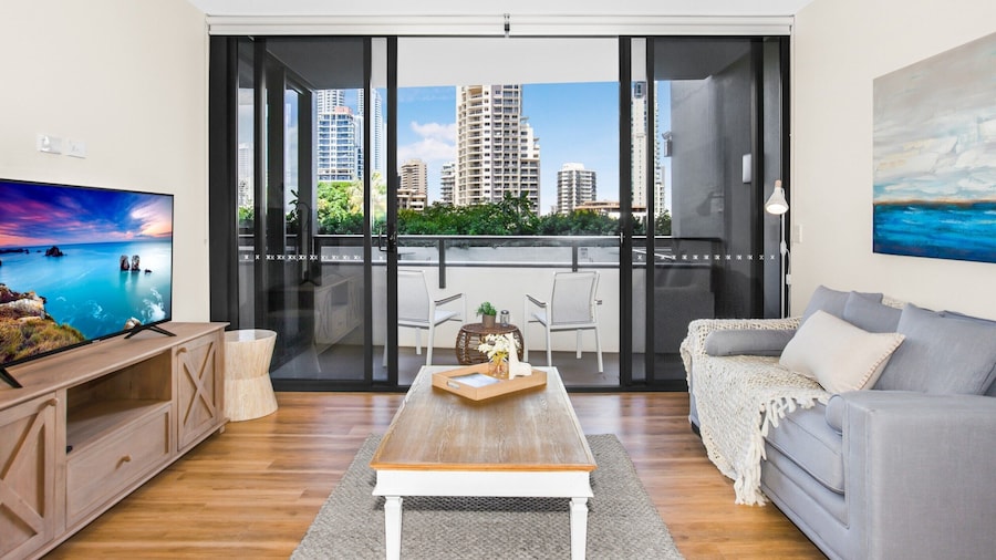 Sun Drenched Apartment in the Heart of Surfers