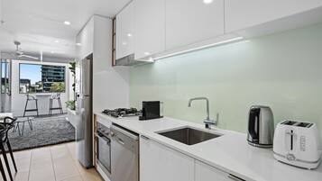 Apartment | Private kitchen | Cookware/dishes/utensils