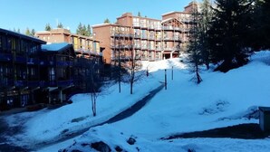 Exterior - 3-room Duplex Apartment for 6 People, Ski-in/ski-out, in the Village of Charmettoger in Arc 1800 (Bourg-Saint-Maurice)
