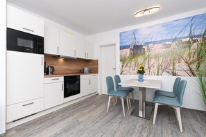 Apartment | Private kitchen - Gemuetliche Ferienwohnung Obergeschoss, Bensersiel (Esens)