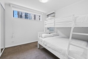 Apartment | 3 bedrooms, iron/ironing board, bed sheets