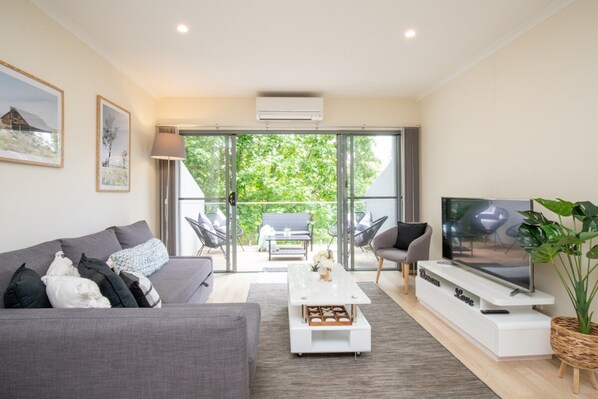 Apartment | Living room - Generous 2-bed Townhouse With A Private Balcony (North Batemans Bay)
