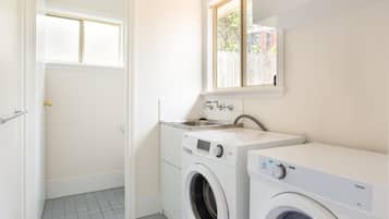 Apartment | Bathroom | Bathtub