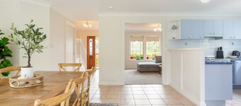 Stunning Katoomba Home With Lush Garden&playground