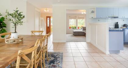 Stunning Katoomba Home With Lush Garden&playground