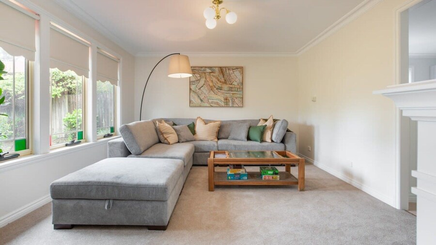 Stunning Katoomba Home With Lush Garden&playground