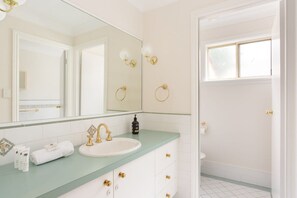 Departamento | Baño | Tina y toallas 