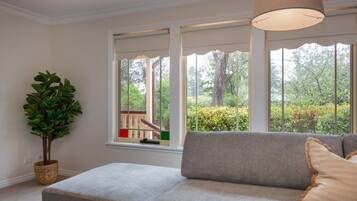 Apartment | Living room | Fireplace