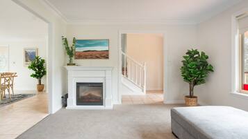 Căn hộ | Phòng khách | Lò sưởi