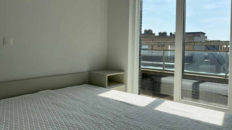 Stylish 3-bedroom Apartment With sea View