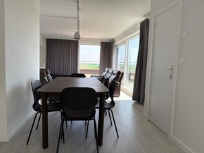 Apartment | Dining - Stylish 3-bedroom Apartment With sea View (Middelkerke)