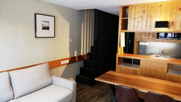 Living area - 2-room Duplex Apartment for 6 People, Ski-in/ski-out, in the Village of Charmettoger in Arc 1800 (Bourg-Saint-Maurice)
