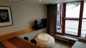Living area - 2-room Duplex Apartment for 6 People, Ski-in/ski-out, in the Village of Charmettoger in Arc 1800 (Bourg-Saint-Maurice)