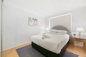 Departamento | 2 habitaciones, tabla de planchar con plancha y ropa de cama 