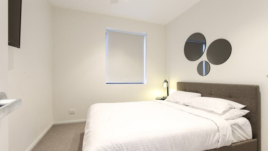 Gorgeous 2-bed Apartment By Shops