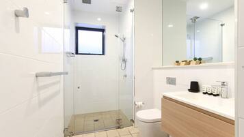 Apartment | Bathroom | Hair dryer, towels, soap, shampoo