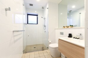 Apartment | Badezimmer | Haartrockner, Handtücher, Seife, Shampoo