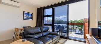 Gorgeous 2-bed Apartment By Shops