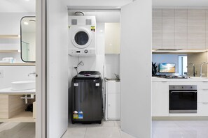 Apartment | Bathroom | Bathtub, towels - Luxe Oceanfront 1-bed High Rise With Pool & Gym (Gold Coast)