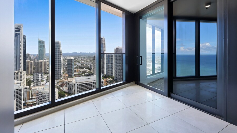 Luxe Oceanfront 1-bed High Rise With Pool & Gym