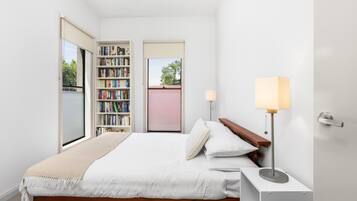 Apartment | 2 bedrooms, laptop workspace, iron/ironing board, bed sheets