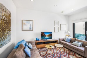 Apartment | Living room - 2-bed Apartment With Parking & Balcony Near Trains (Melbourne)