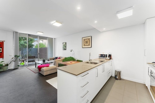 Tranquil 1-bed Apartment With Courtyard, Pool, BBQ