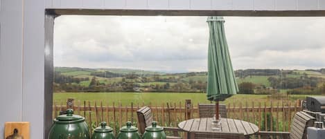 รับประทานอาหารกลางแจ้ง