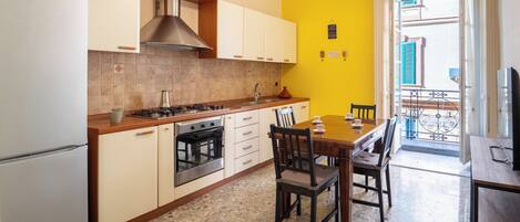 Fridge, oven, stovetop, electric kettle