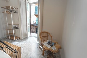 Appartamento Basic, balcone | Ferro/asse da stiro, Wi-Fi gratuito